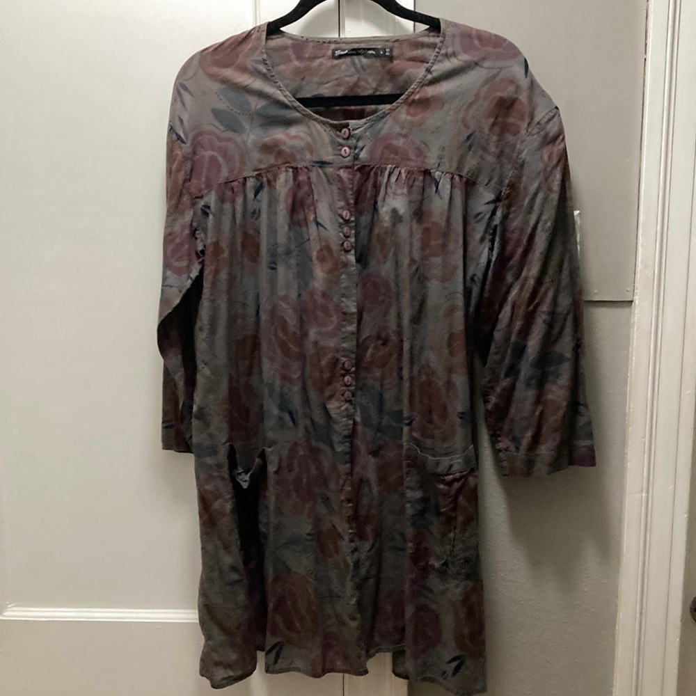 Gudrun Sjoden artist shirt L in muted colors - rose pattern.